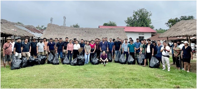 Volunteers during the cleanliness drive at Urra village bazaar on September 25.